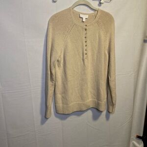 Whit label sweater buttons on front